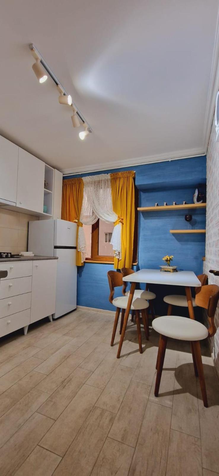 Relax Apartment Samtredia Exterior photo